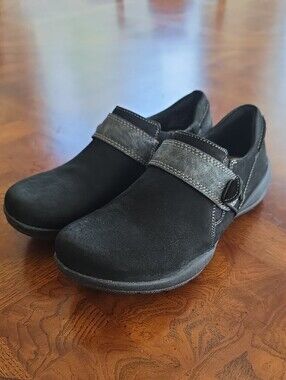 Clarks Roseville Dot Slip On Shoes Comfort Loafers BLACK Nubuck Size 6.5 M - NEW